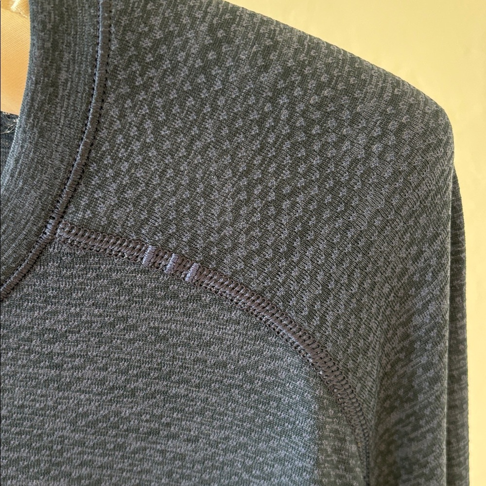 Men’s Lululemon long sleeve performance T shirt. - Picture 5 of 16
